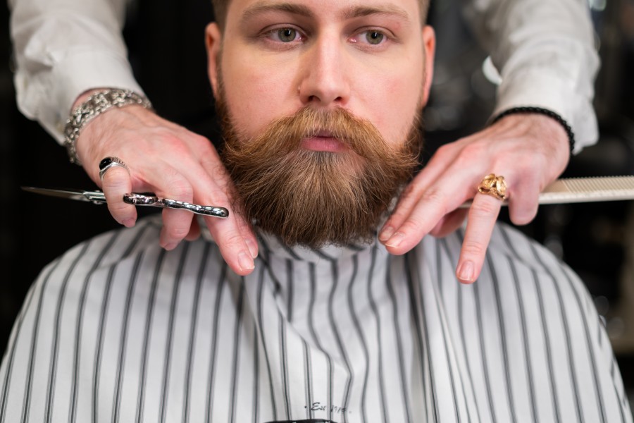 Poil de barbe incarné : comment le retirer ?