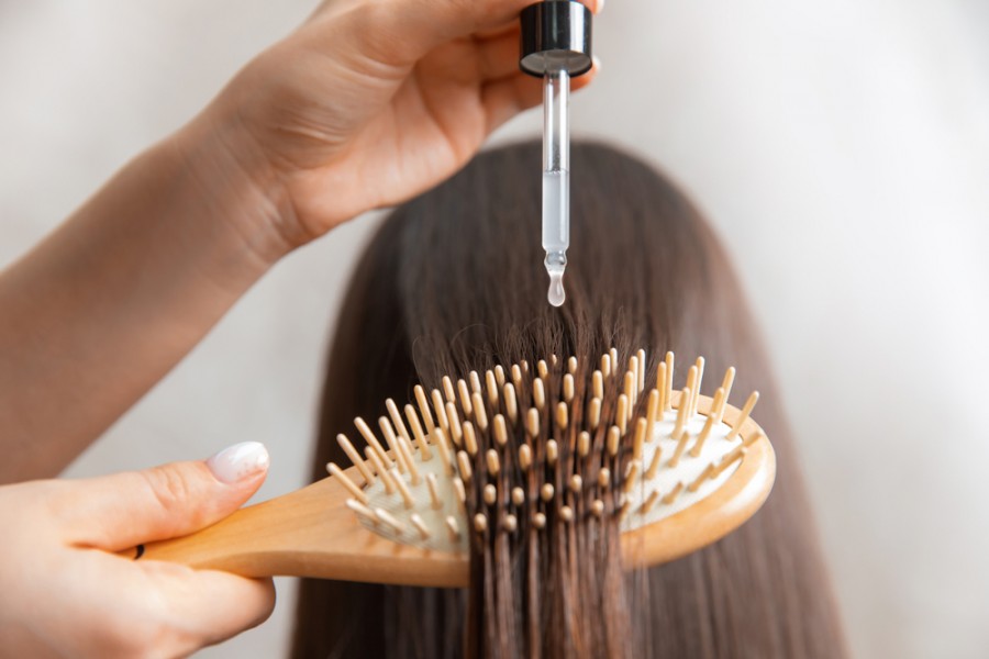 Comment utiliser l'huile de ricin pour faire pousser les cheveux plus vite ?