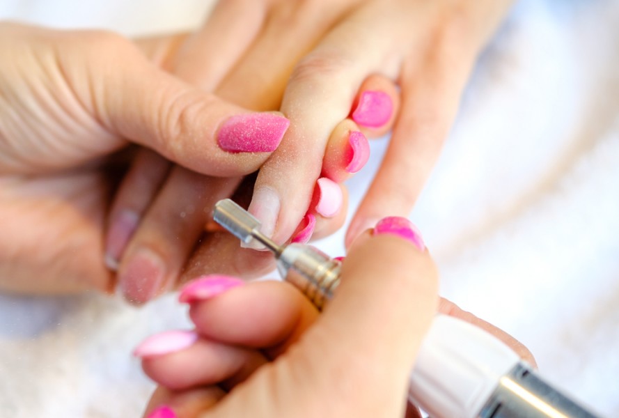 Comment enlever du vernis à ongles sans dissolvant ?