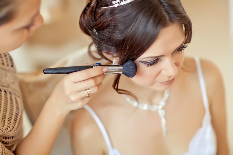 Quel maquillage de mariage pour sublimer des yeux marron ?