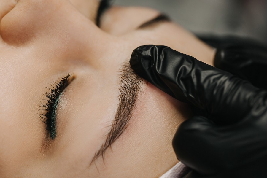 Le microblading raté : Quelles solutions pour retrouver des sourcils naturels et équilibrés ?