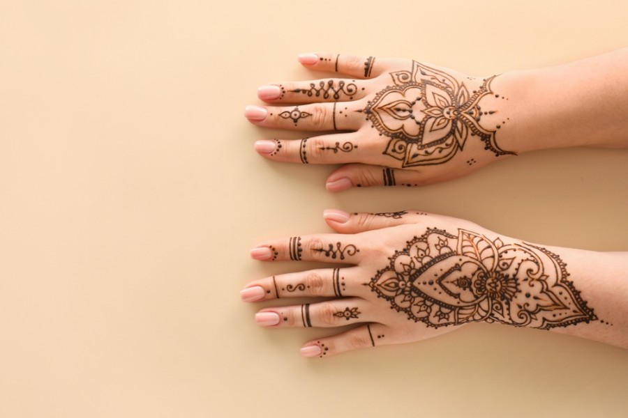 Pourquoi mettre du henné sur les mains ?