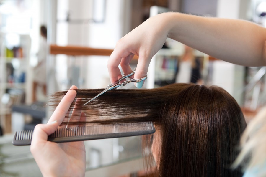 Quel matériel utiliser pour désépaissir des cheveux épais ?