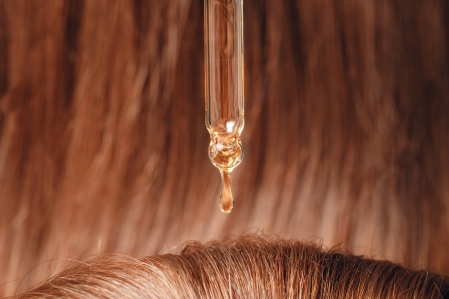 Quels sont les avantages de l’huile de ricin pour les cheveux avant et après utilisation ?