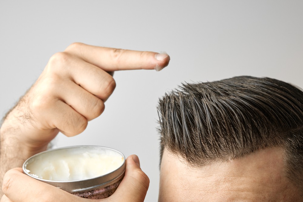 Qu'est-ce que la tendance des cheveux gominés ?